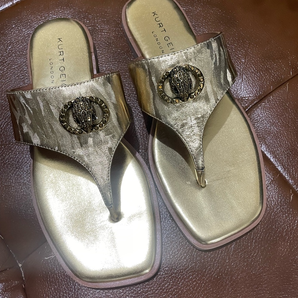 Kurt Geiger Metallic Gold Thong Sandals with Decorative Emblem